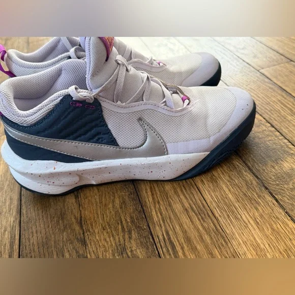 Nike Team Hustle D10 SE Purple Silver Shoes Kids Size 6Y - Picture 3 of 8